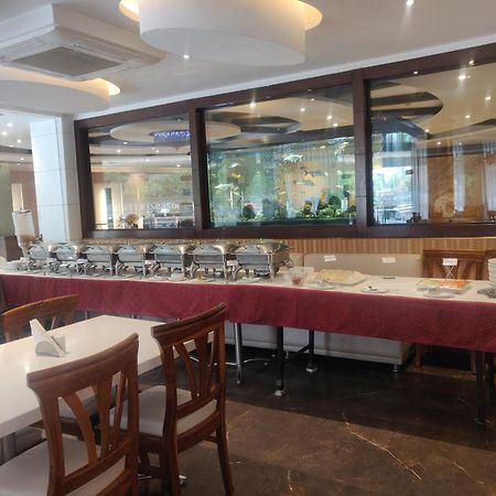Airport Hotel Le Seasons New Delhi Exterior photo