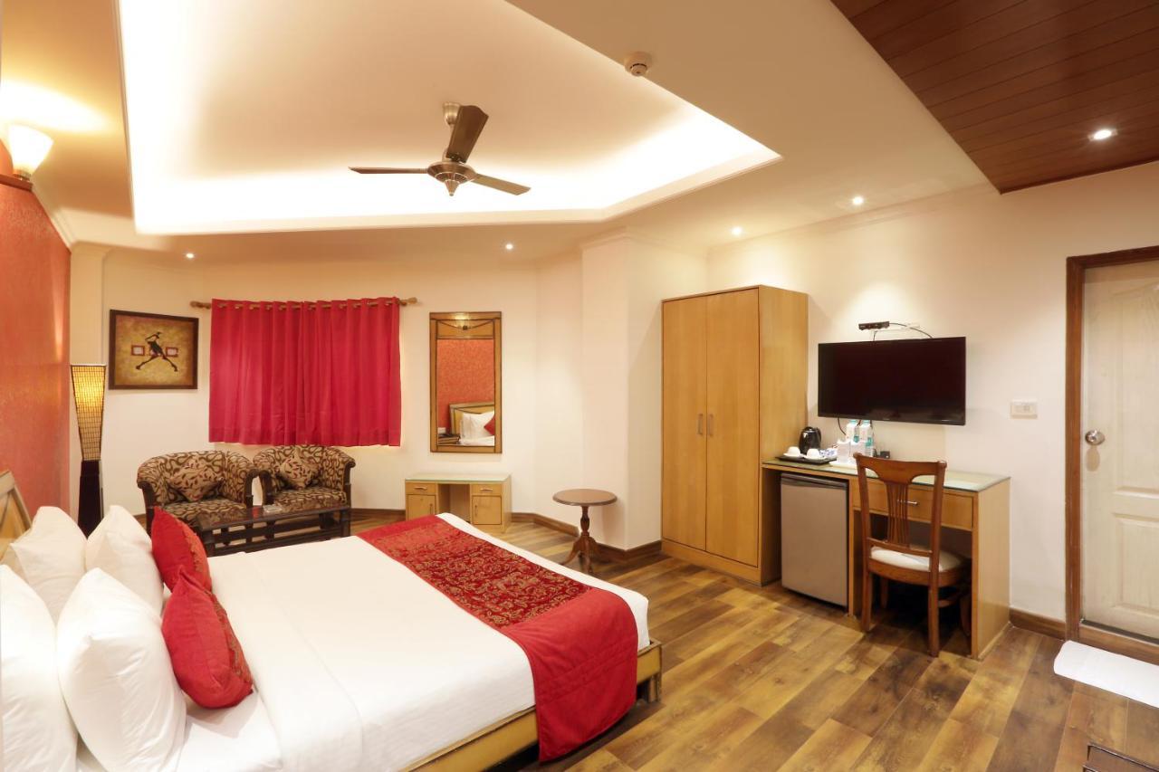 Airport Hotel Le Seasons New Delhi Exterior photo
