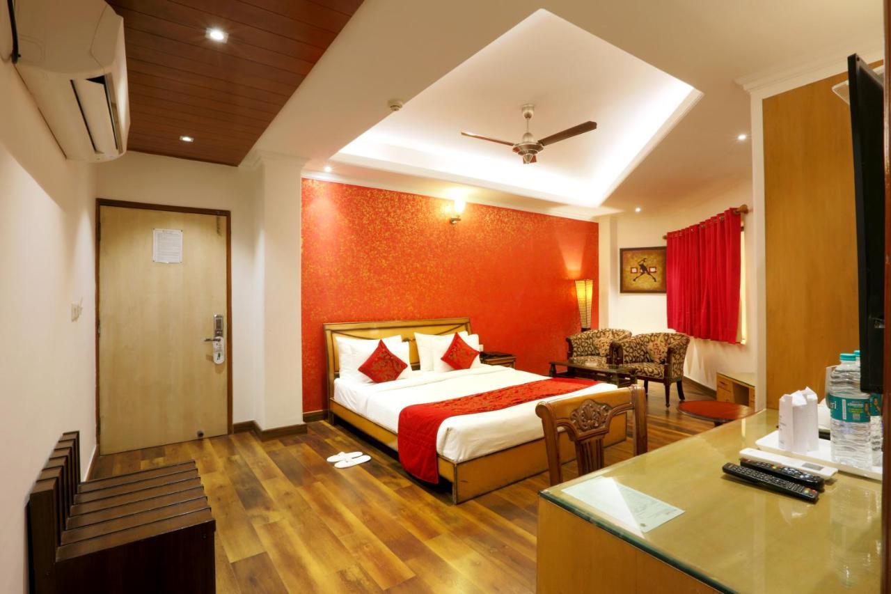 Airport Hotel Le Seasons New Delhi Exterior photo