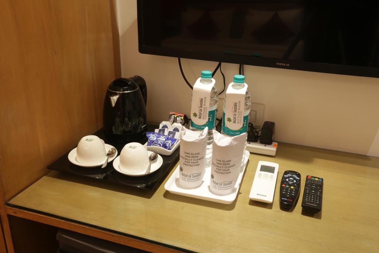Airport Hotel Le Seasons New Delhi Exterior photo