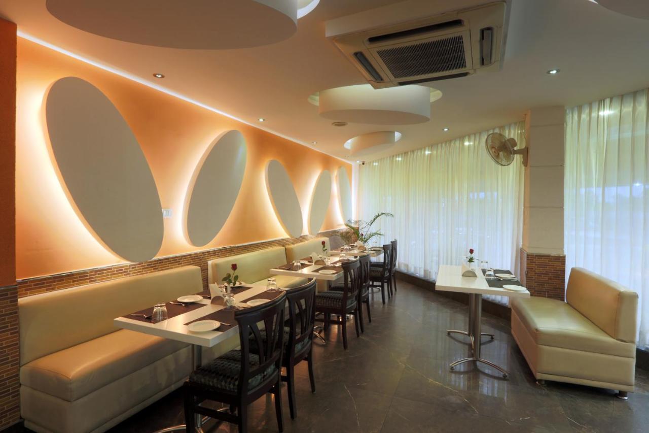 Airport Hotel Le Seasons New Delhi Exterior photo
