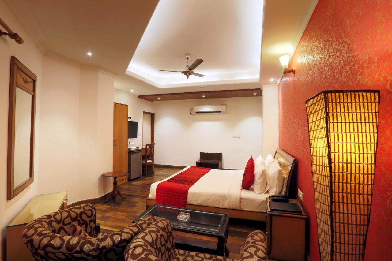 Airport Hotel Le Seasons New Delhi Exterior photo