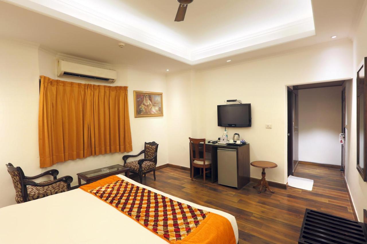 Airport Hotel Le Seasons New Delhi Exterior photo