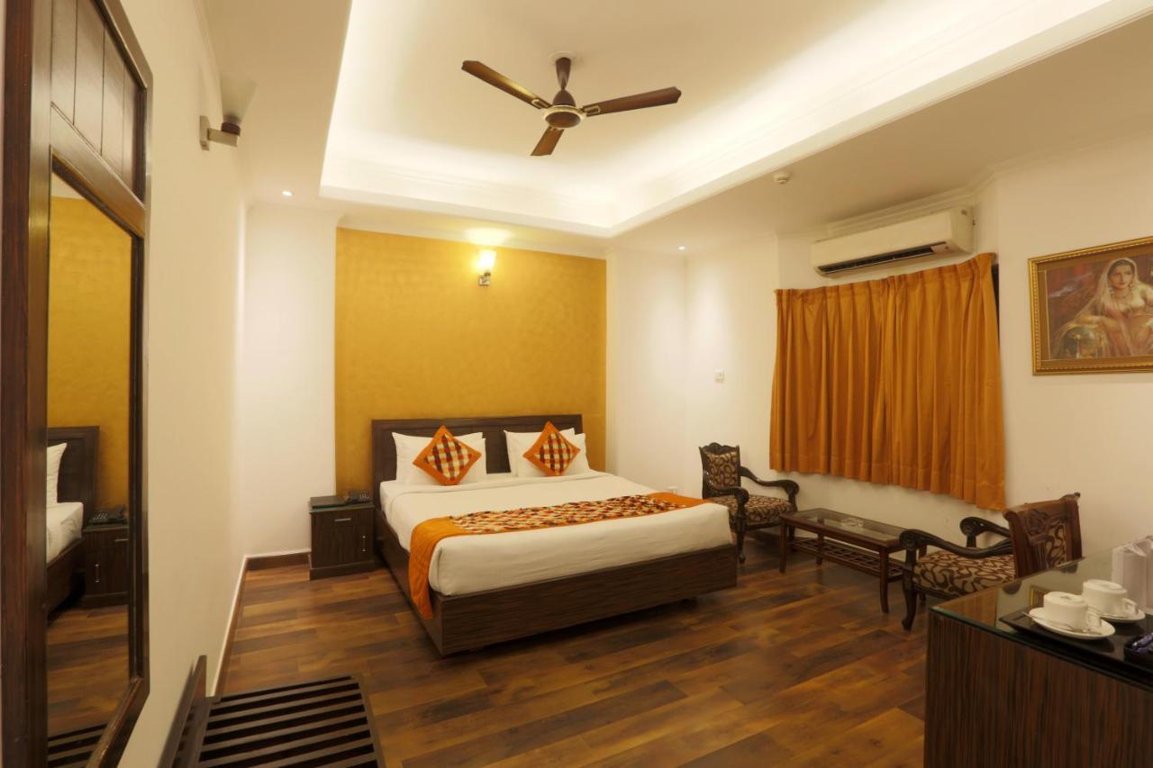 Airport Hotel Le Seasons New Delhi Exterior photo