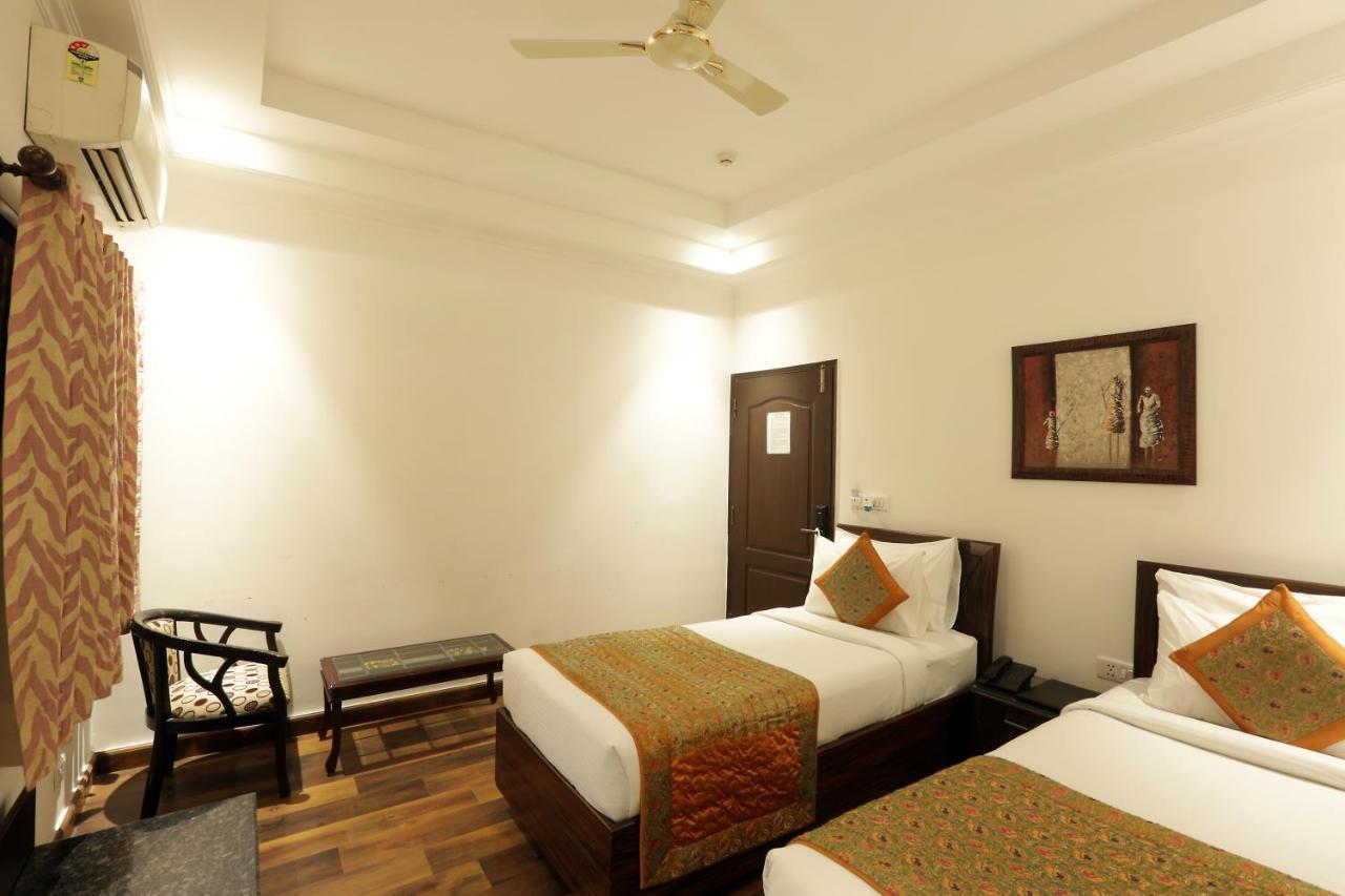 Airport Hotel Le Seasons New Delhi Exterior photo