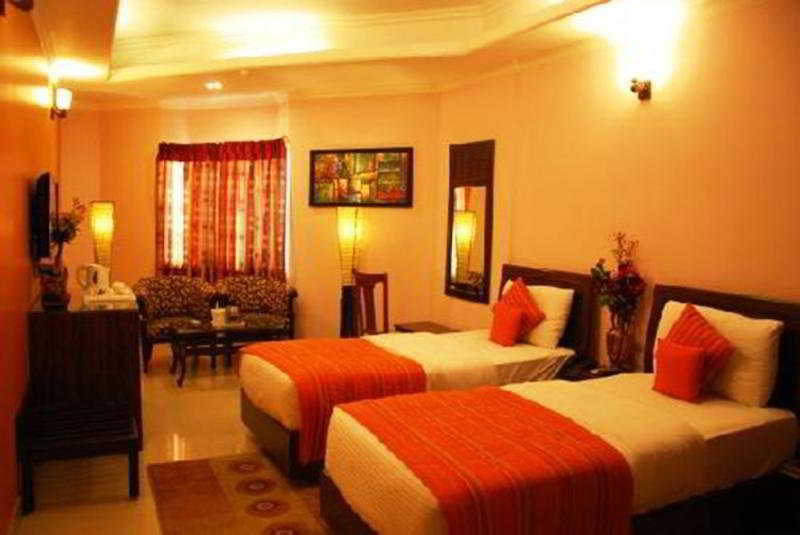 Airport Hotel Le Seasons New Delhi Exterior photo