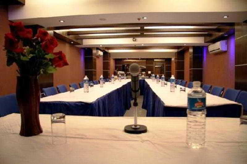 Airport Hotel Le Seasons New Delhi Exterior photo