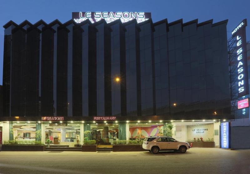 Airport Hotel Le Seasons New Delhi Exterior photo